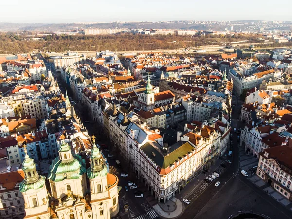 Hava dron görünümü Prag Eski Şehir Meydanı Çek Cumhuriyeti kilise of Our Lady önce Tyn — Stok fotoğraf