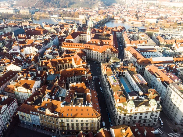 Letecká dron pohled pražské architektury Evropského města — Stock fotografie