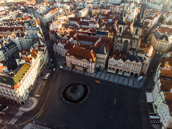 Luftaufnahme mit Drohne Prag Altstadtplatz Tschechische Republik Kirche unserer Dame vor tyn — Stockfoto