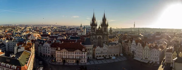 Letecká dron pohled staré město náměstí Česká republika kostel z Panny Marie před Tyn Panorama Prahy — Stock fotografie
