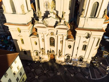 Hava dron görünümü Prag Eski Şehir Meydanı Çek Cumhuriyeti kilise of Our Lady önce Tyn
