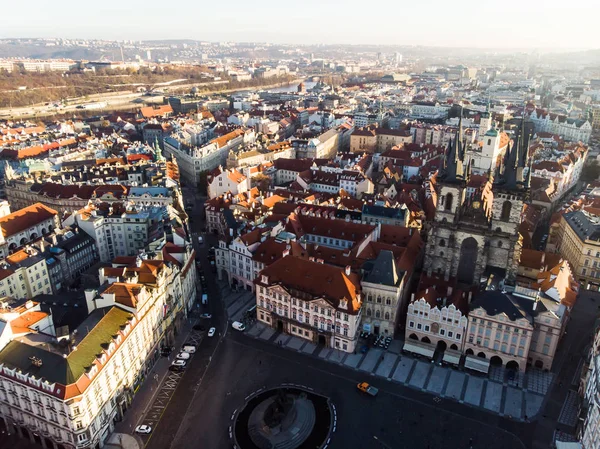 Letecká dron pohled Praha Staré město náměstí Česká republika kostel z Panny Marie před Tyn — Stock fotografie