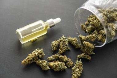 Pipette esrar yağı, yakın çekim, esrar marihuana konsepti, CBD medikal yağ,
