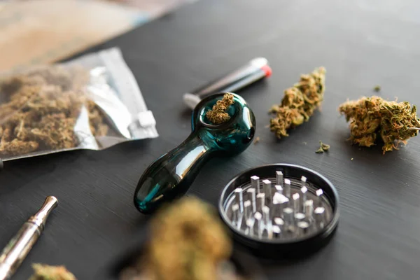 Marijuana Rökrör Marijuana Kvarn Färsk Marijuana — Stockfoto