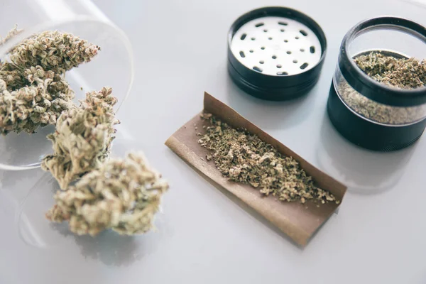 Marijuana Natural Bud Thc Cbd Pote Parte Botões Fundo Branco — Fotografia de Stock