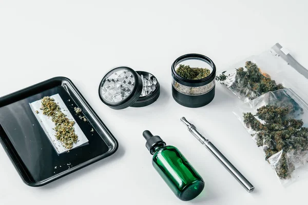 Medicinskt Marijuana Koncept Cannabisolja Pipett Naturlig Ört — Stockfoto