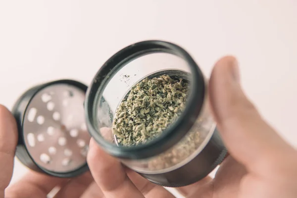 Mans Hands Marihuana Bud Bílé Pozadí Hrnec Cukrem Odchází Pupeny — Stock fotografie