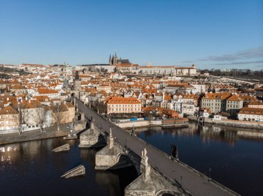 Vltava Nehri üzerindeki Charles Köprüsü. Prag manzarası. Prag 'ın Eski Şehir' deki detayları. Çek Cumhuriyeti