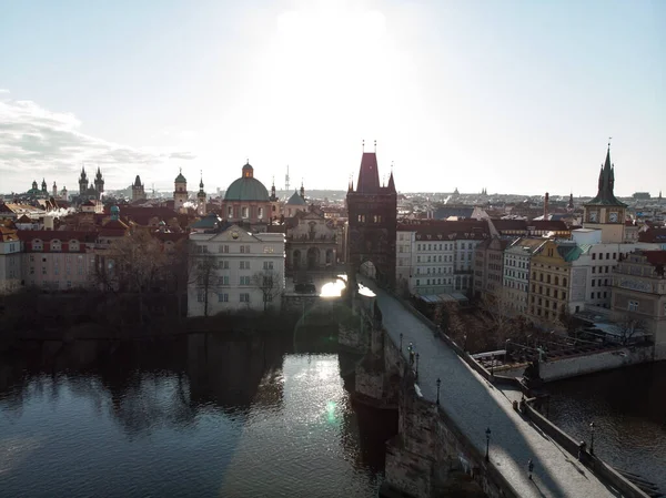 Karlsbron över floden Moldau. Utsikt över Prag. Detalj av Prag i Gamla stan. Republiken Tjeckien — Stockfoto