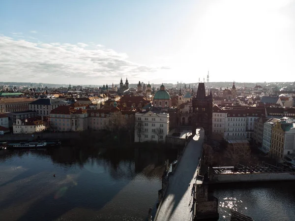 Vltava Nehri üzerindeki Charles Köprüsü. Prag manzarası. Prag 'ın Eski Şehir' deki detayları. Çek Cumhuriyeti — Stok fotoğraf