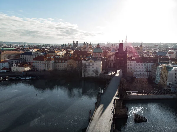 Karlsbron över floden Moldau. Utsikt över Prag. Detalj av Prag i Gamla stan. Republiken Tjeckien — Stockfoto