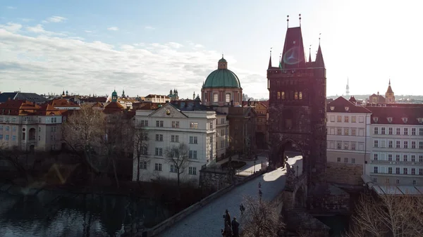 Karlův most přes Vltavu. Pohled na Prahu. Detail Prahy na Starém Městě. Česká republika — Stock fotografie