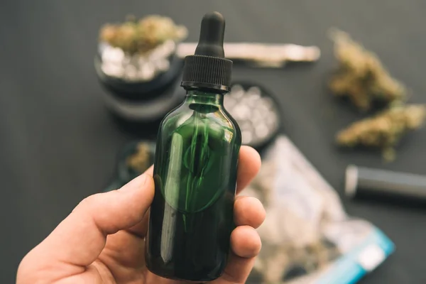 Kézi Tartó Üveg Cannabis Olaj Pipetta Természetes Gyógynövény — Stock Fotó