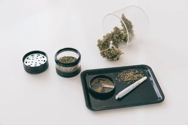 Grinder Wiet Knop Thc Kief Molen Witte Achtergrond Pot Laat — Stockfoto