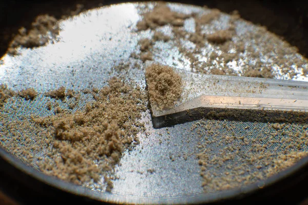 Kief Macro Grinder Close Vertical Shot Marijuana Indica Thc Cbd — Stock Photo, Image