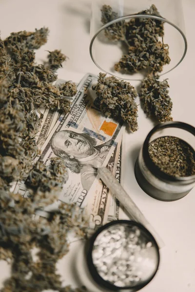 Marihuana Tomurcuğu Dolar Banknotları Sativa Tıbbi Sağlığı Para Otu Tomurcukları — Stok fotoğraf