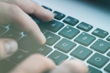 Rus bilgisayar korsanı sunucuyu hackliyor