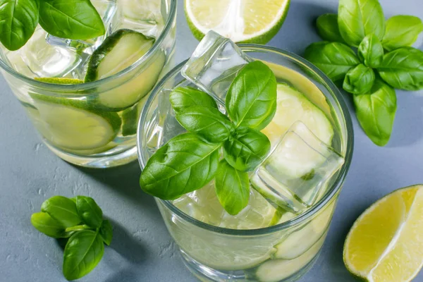 Água Fresca Pepino Com Limão Manjericão — Fotografia de Stock