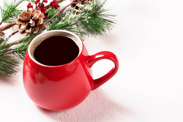Рождество Красная Кружка Кофе Белый Фон — стоковое фото