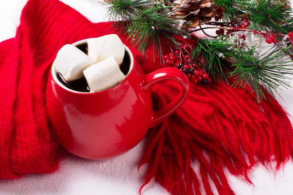 Weihnachten Roter Becher Mit Kaffee Vorhanden Weißer Hintergrund — Stockfoto