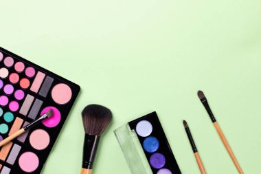 Kozmetik renk arka plan üzerinde kümesi. Üstten görünüm