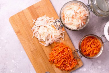 Kavanoz fermente sebze.