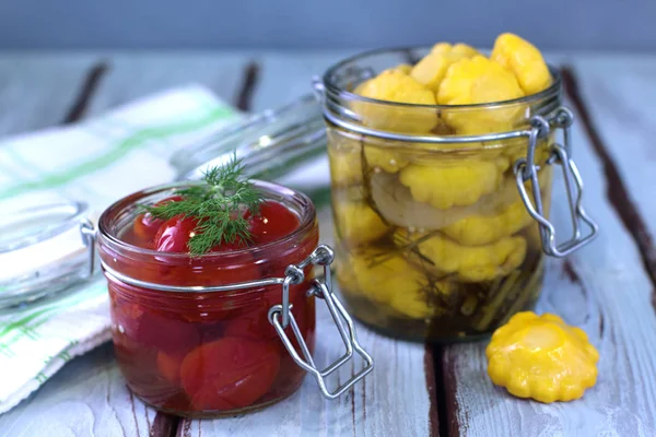 Burkar av Fermented grönsaker. — Stockfoto