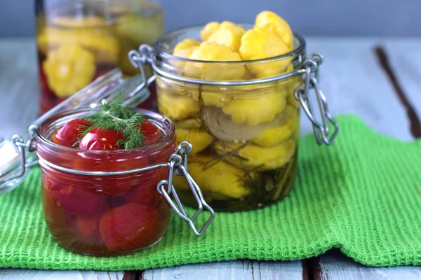 Burkar av Fermented grönsaker. — Stockfoto