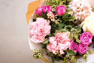 Odaklanmamış çiçekler. Bulanık çiçek arka plan. Gül