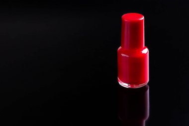 Siyah arkaplanda oje