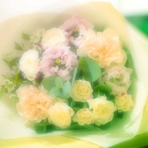 Λουλούδια χωρίς εστίαση. Θολή floral φόντο. — Φωτογραφία Αρχείου