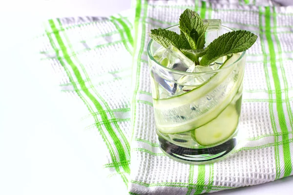 Infused cucumber water with mint. Detox water — Stock Photo, Image