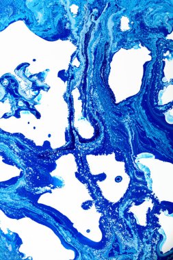 Akrilik boyalar karışımı soyut sıvı mermer doku sıvı sanatı. Derin renkli arka plan