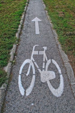 Şehirde bisiklet yolu closeup