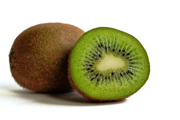 Closeup Kiwi Fundal Alb — Fotografie, imagine de stoc