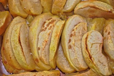 Fırında elma dilimlerinin yakın çekim