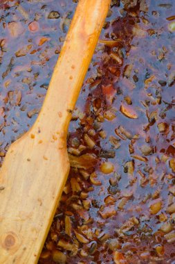 Kazanda pişirilen mantar yahnisi