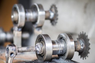 Mekanik elemanları ve metal dişliler.