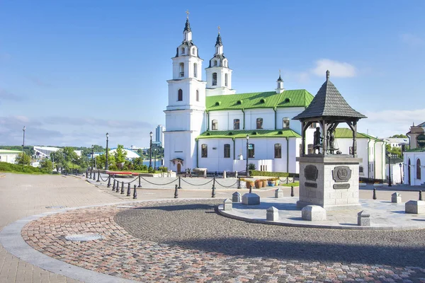 Minsk, Bielorrusia. Catedral de espíritu santo en Minsk - Iglesia de Bielorrusia y símbolo del capital. Monumento famoso . — Foto de Stock