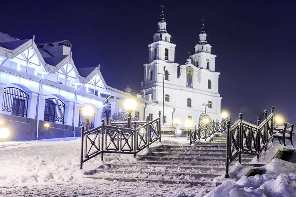 Holy Spirit Cathedral in winter Minsk at night. Christmas night magic Minsk city. Cityscape of Belarus capital town. Snowy Minsk at night. Famous church of Belarus. — Stock Photo, Image