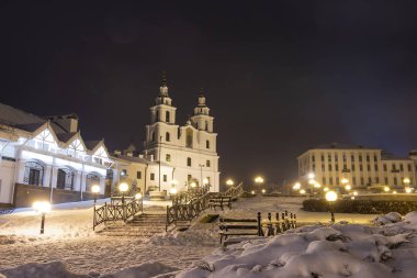 Gece kış Minsk. Kutsal Ruh - Minsk ana Ortodoks kilise katedral. Minsk, Beyaz Rusya.