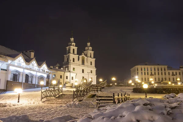 Winter Minsk at night. Cathedral of the Holy Spirit - main Orthodox church of Minsk. Minsk, Belarus. — Stock Photo, Image