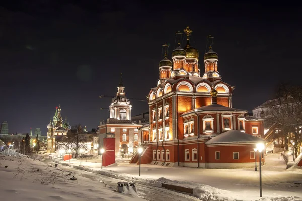 Cathedral of the Our Lady of the Sign Icon. Znamensky Monastery in winter night. Moscow, Russia. — Stock Photo, Image