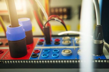 Test elektrikli cihaz bakım ve test güç istasyonu elektrik elektrik ekipmanları için yumuşak odak. Test araçları yüksek gerilim koruma sistemleri.