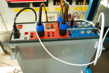 Elektrik endüstri/sanayii donatımı. Test aracı aygıt için Röle korumalar