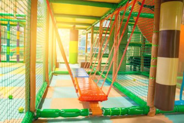 Çocuk eğlence merkezi labirentte