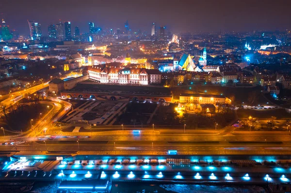 Vue aérienne de nuit Varsovie. Paysage urbain nocturne de Varsovie à Noël . — Photo