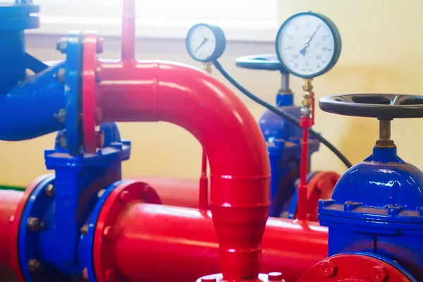 Endüstriyel boru ve fabrikada basınç sensörleri