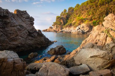 Kayalık Plajı ile deniz doğa manzara