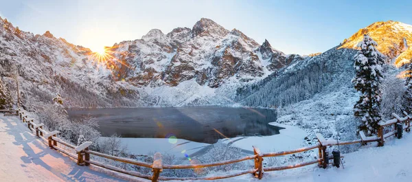 Winterlandschap van Morskie oko in Tatra — Stockfoto